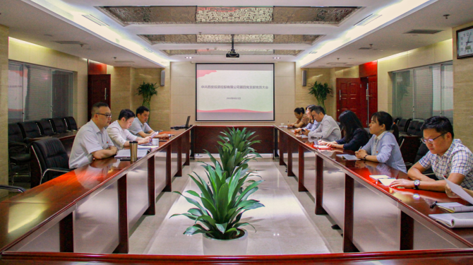 杜巖岫同志參加支部活動，為黨員講授黨課