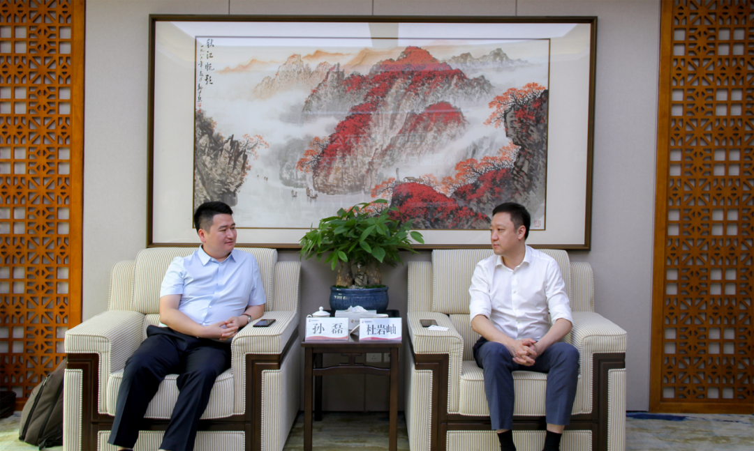 西安投資控股黨委書記、董事長杜巖岫會見西南證券江蘇分公司副總經(jīng)理一行