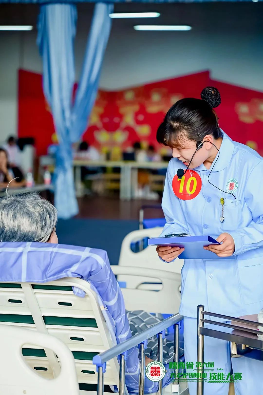 頤悅養(yǎng)老公司的李露露，你是好樣的！