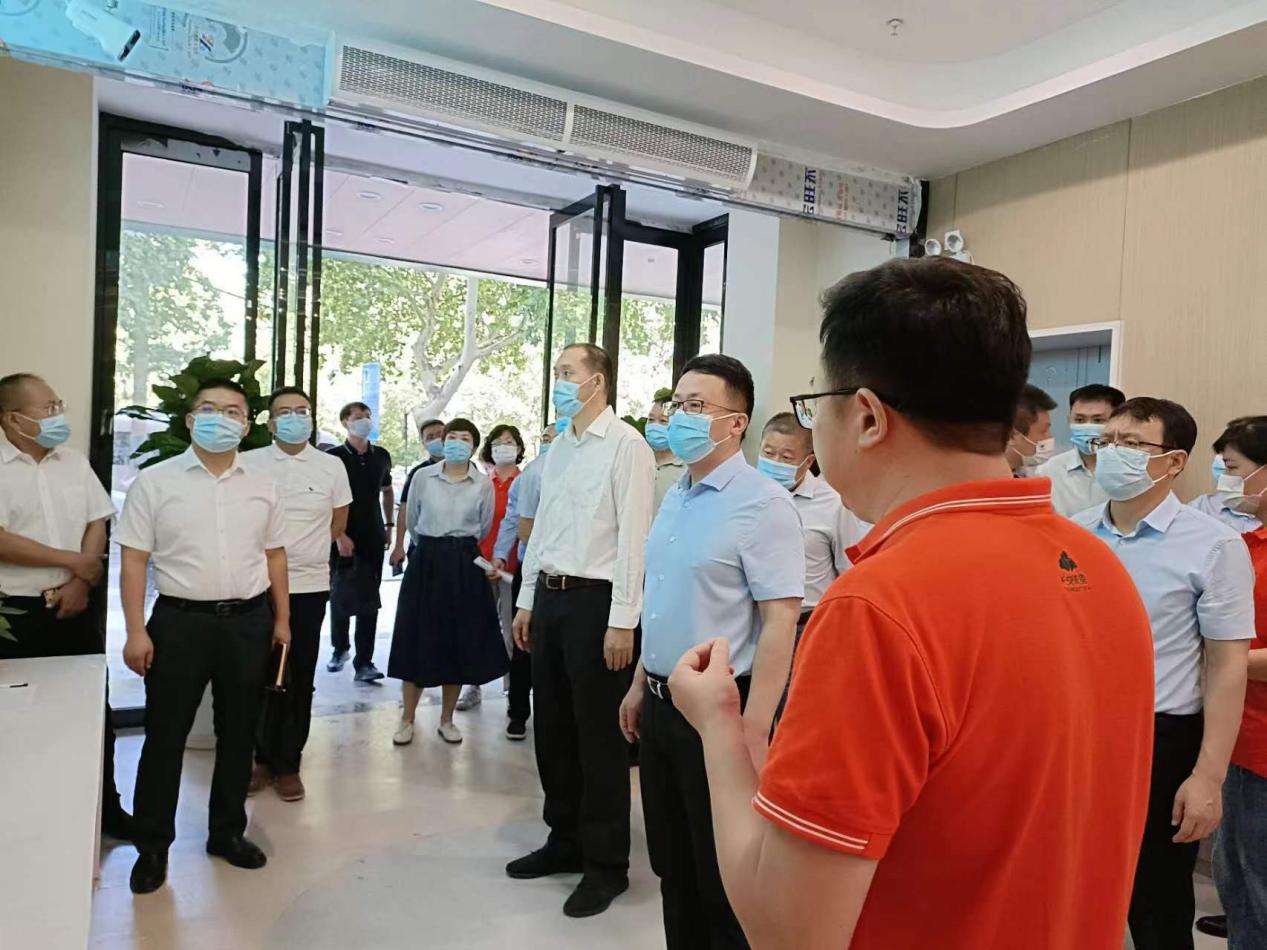 市民政局參觀調(diào)研頤信養(yǎng)老服務網(wǎng)點