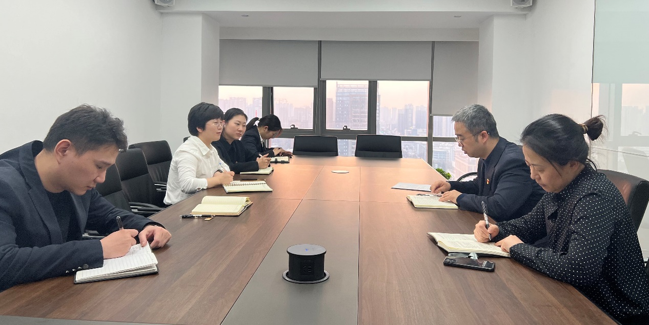 努力把準(zhǔn)斗爭(zhēng)方向，堅(jiān)定斗爭(zhēng)意志——法律事務(wù)中心召開會(huì)議傳達(dá)黨課精神