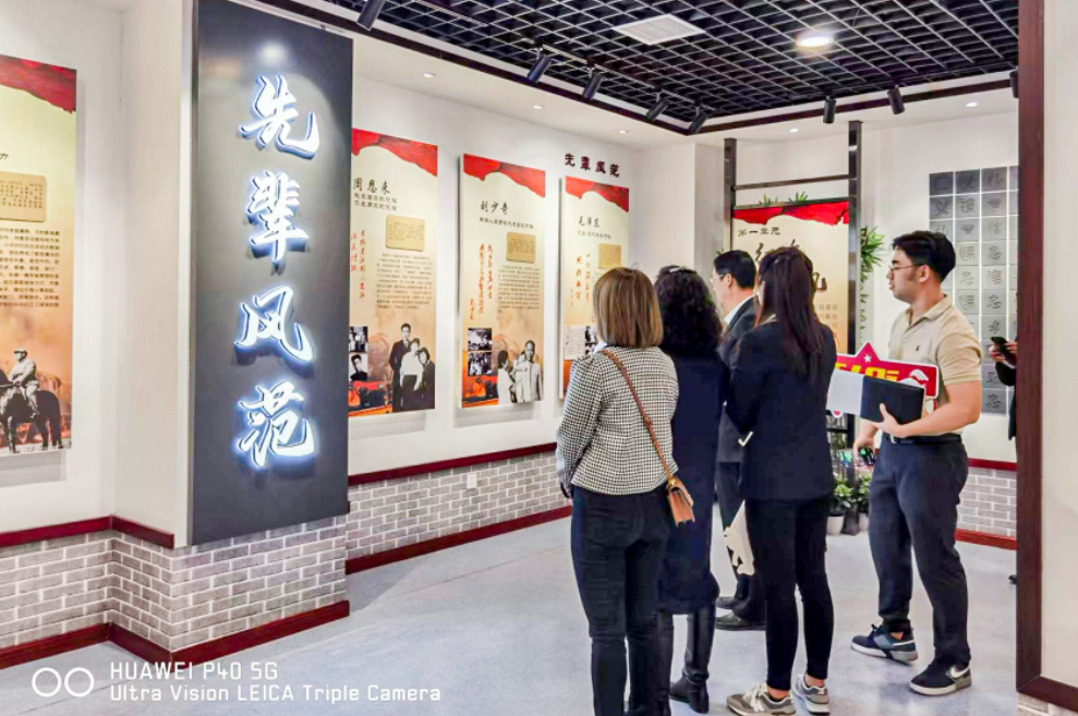 公司固定收益部黨支部、投行業(yè)務(wù)部黨支部、綜合事務(wù)部與金融（產(chǎn)業(yè)）基地保障黨支部開展聯(lián)合黨日活動(dòng)