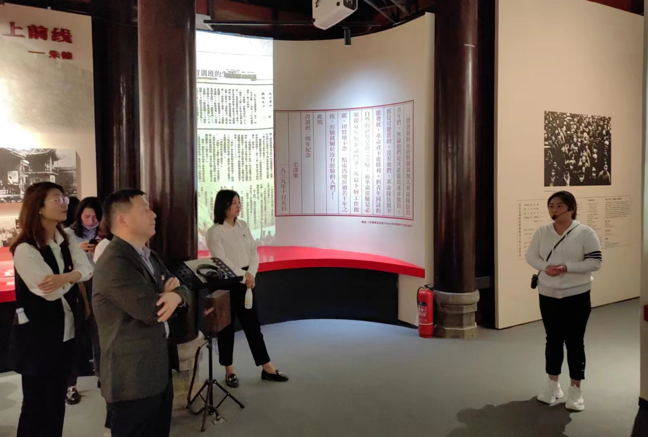 “重溫紅色歲月，弘揚革命精神” ——人力資源中心支部暨投資管理部黨支部主題聯(lián)合黨日活動