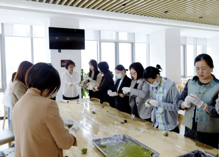 青團(tuán)傳古韻 聚力共前行——西安投資控股工會(huì)舉辦“我們的節(jié)日·清明”手作青團(tuán)活動(dòng)